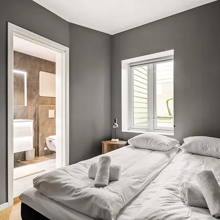 Light & Modern, Bergen